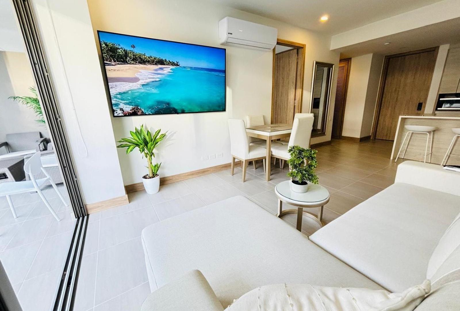 Oceanfront At Exclusive Club *