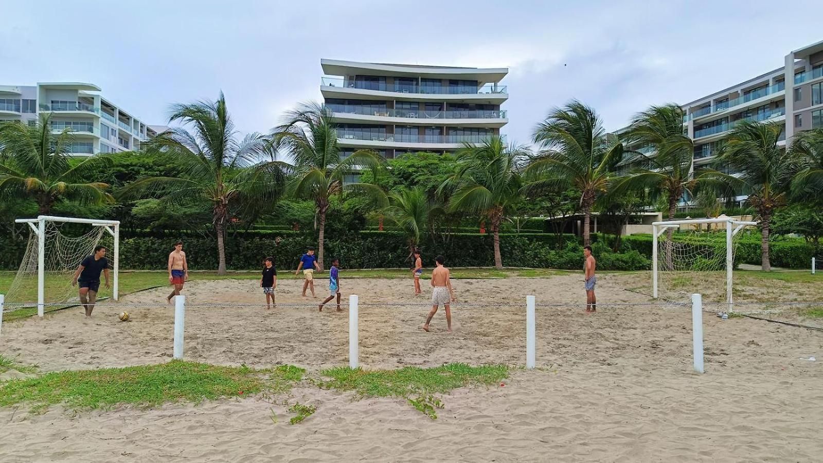Oceanfront At Exclusive Club *