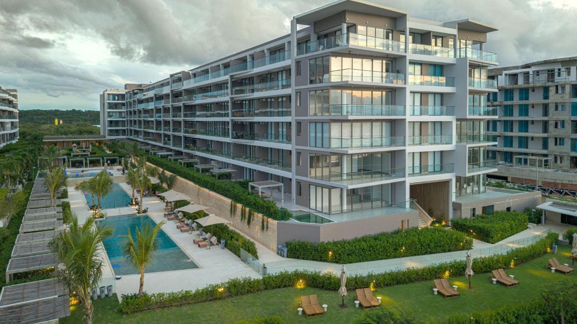 Oceanfront At Exclusive Club